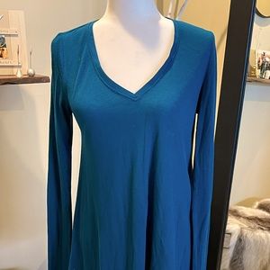 Turquoise thigh length knit top by ana